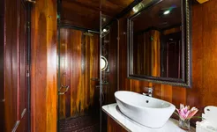 Garden Bay Legend Cruise bathroom