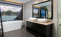 Le Theatre Cruise - Bathroom