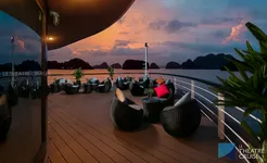 Le Theatre Cruise - outdoor bar