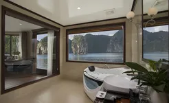 Mon Cheri Cruise - Suite Bathroom