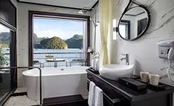 Peony Cruise - Bathroom